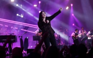 Ana Gabriel reitera “libertad para Venezuela” en Viña del Mar