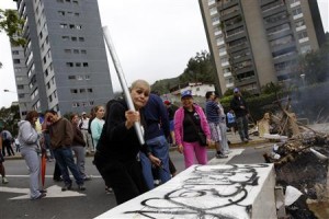 Protestas recrudecen en dividida Venezuela y dejan otro muerto