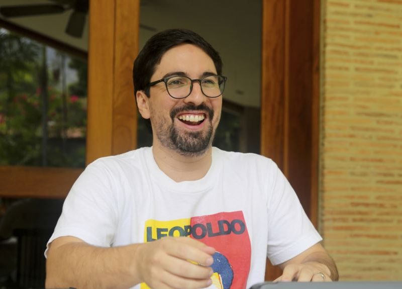 Líderes de oposición en Venezuela se refugian en embajadas