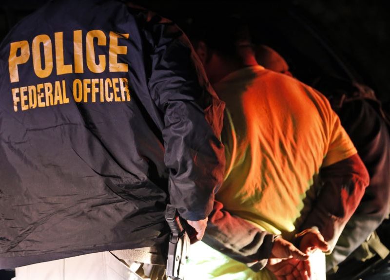 ¿Cómo opera el ICE en arresto a migrantes en EE.UU.?