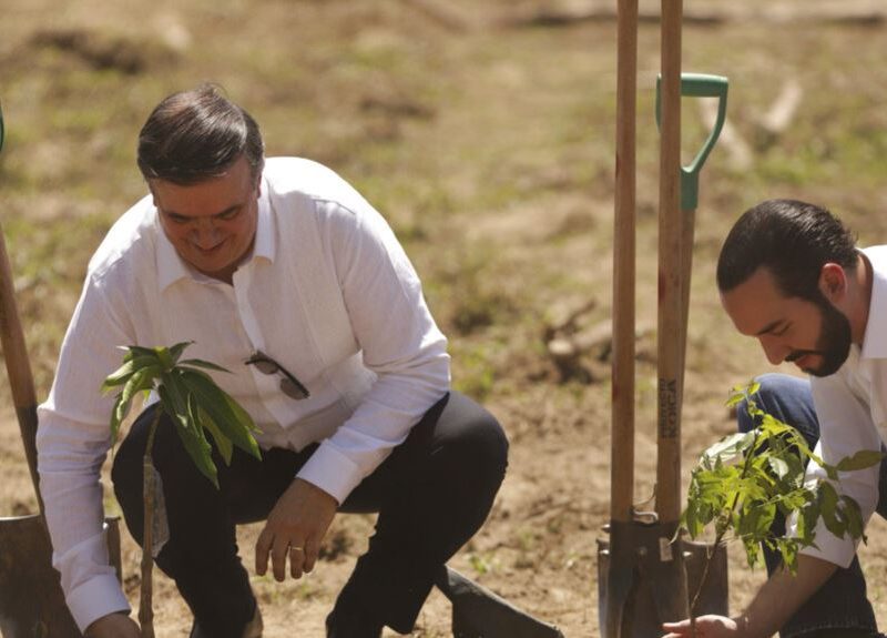 México lleva a El Salvador programa para frenar migración