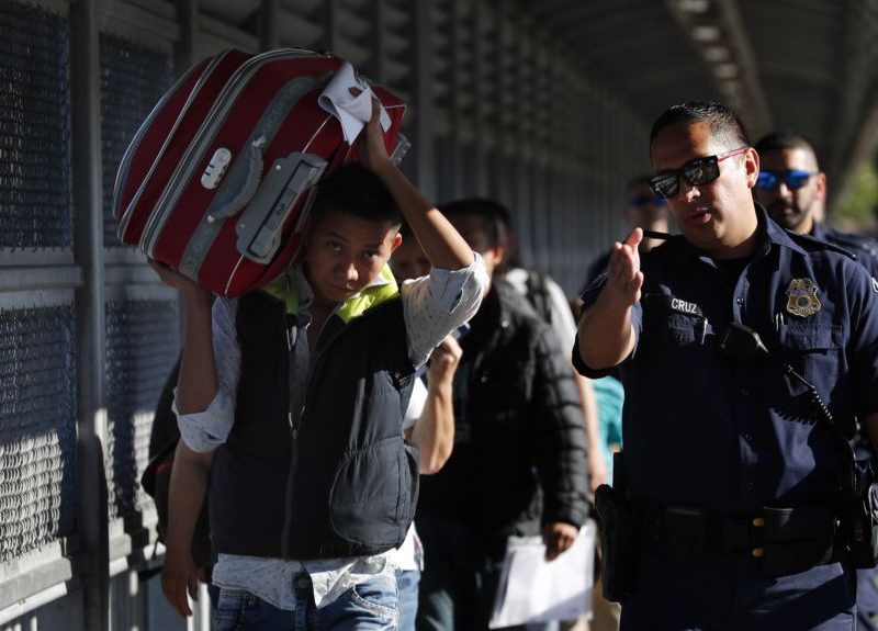 EE.UU. suma nueva ciudad fronteriza a programa de retorno de migrantes