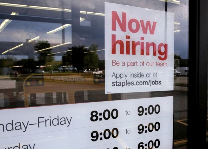 EE.UU.: Bajan solicitudes por desempleo