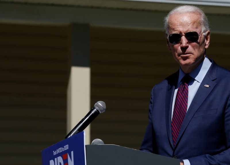 Biden visita Florida, cortejando el voto hispano