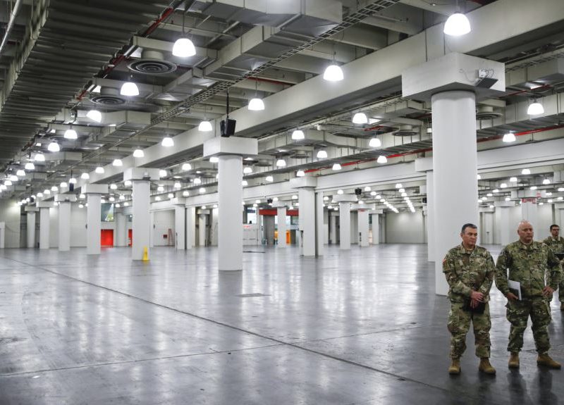 Estadounidenses hacen concesiones de libertades civiles sin precedentes para frenar coronavirus