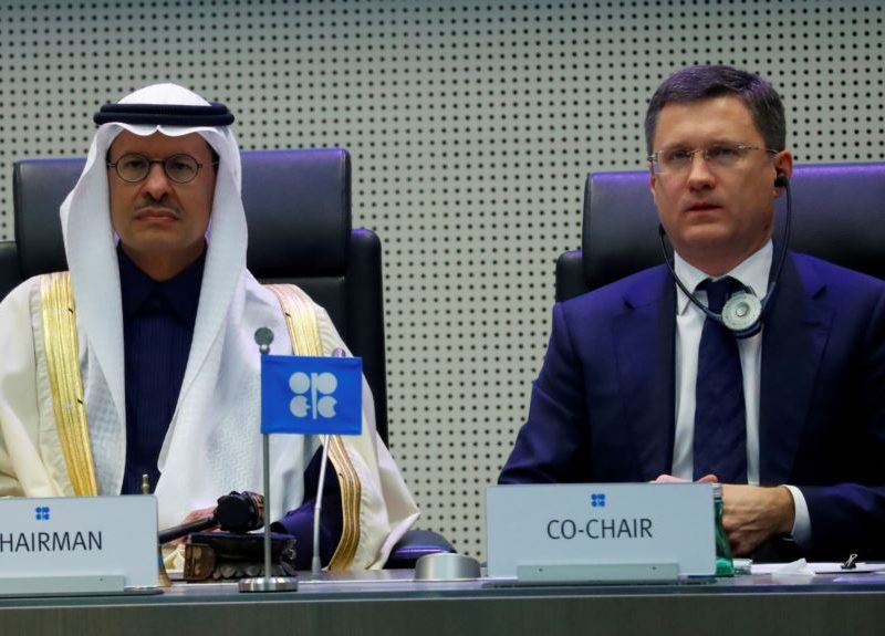 Arabia Saudita y Rusia logran acuerdo para recorte de producción petróleo