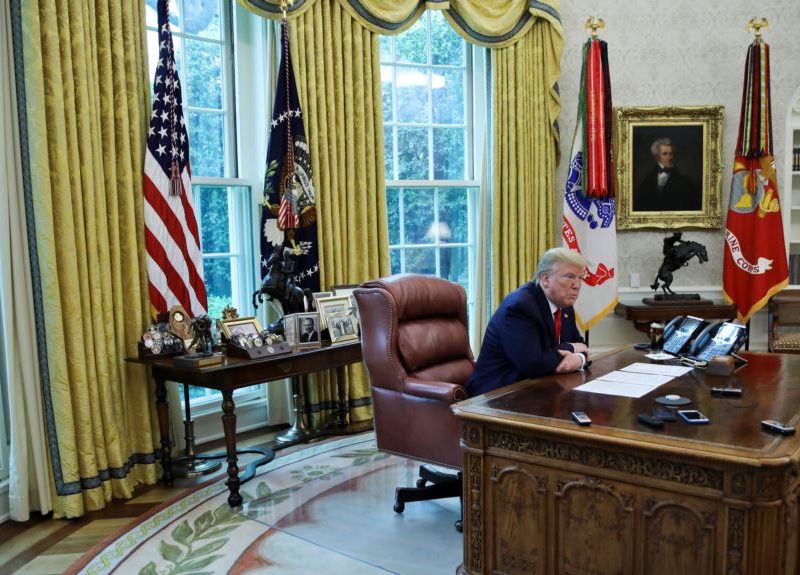 Trump firma nuevo plan de estímulo por US$900 mil millones