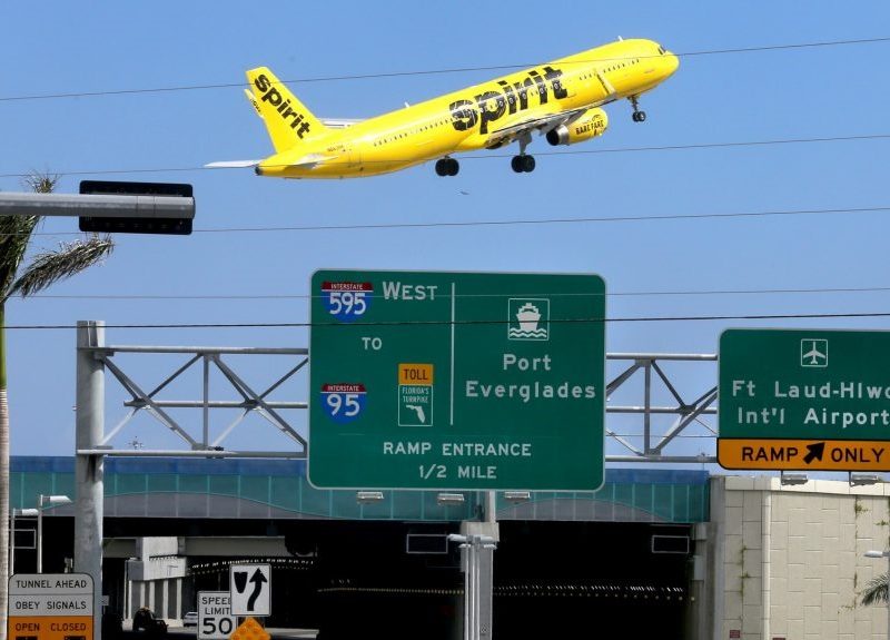 Retornan a RD 141 dominicanos varados en Miami por Covid-19