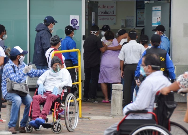 Médico en Guayaquil, Ecuador: “La situación en los hospitales está colapsada”