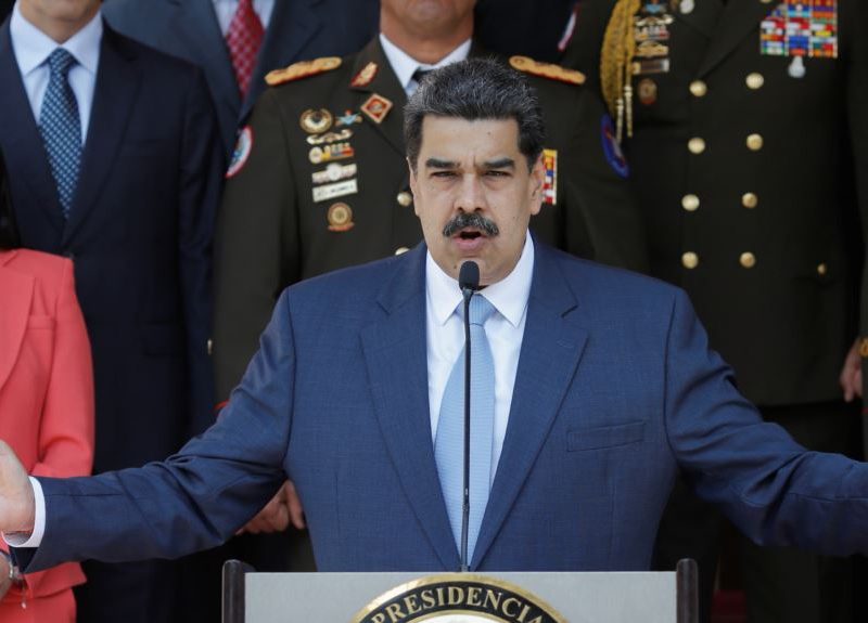 El gobierno de Maduro indulta a decenas de parlamentarios y presos políticos