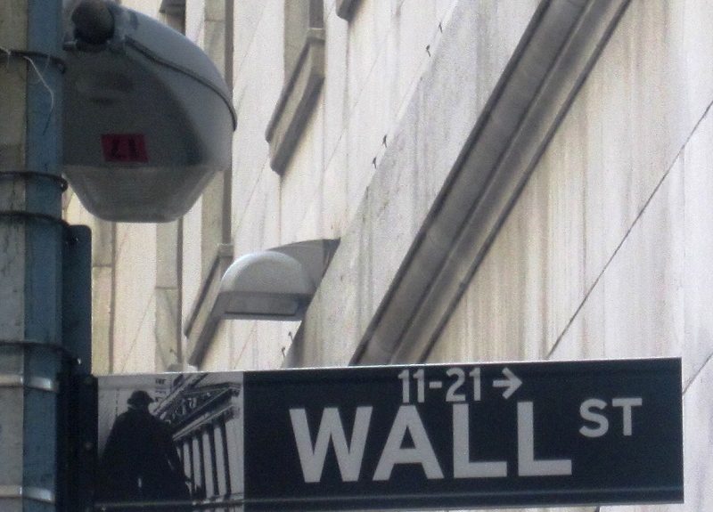 Wall Street opera estable y acciones tecnológicas obvian acuerdo fiscal del G7