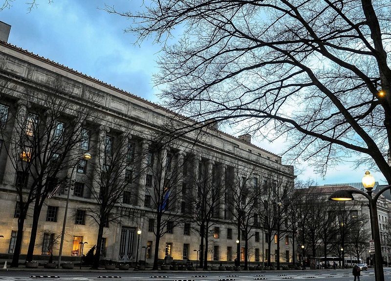 EE.UU. presenta casos por presunto fraude con fondos de alivio por coronavirus