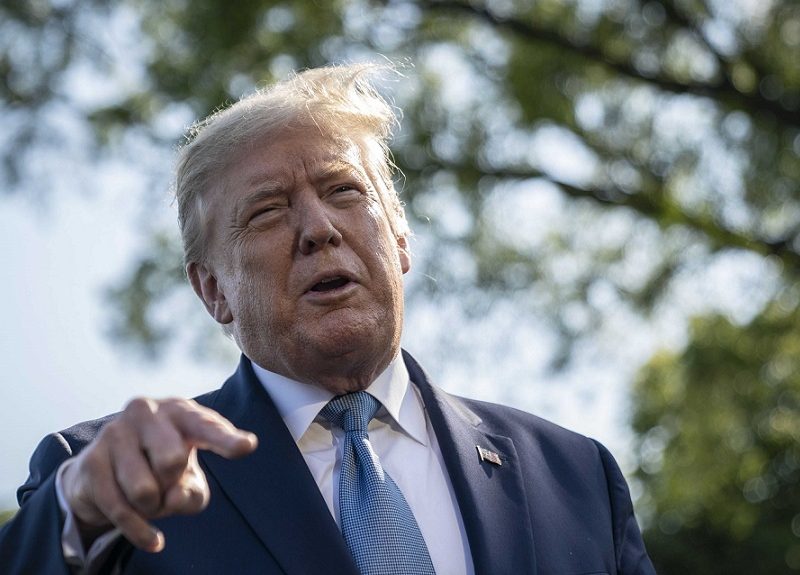 Trump amenaza con regular o cerrar redes sociales tras verificación de Twitter