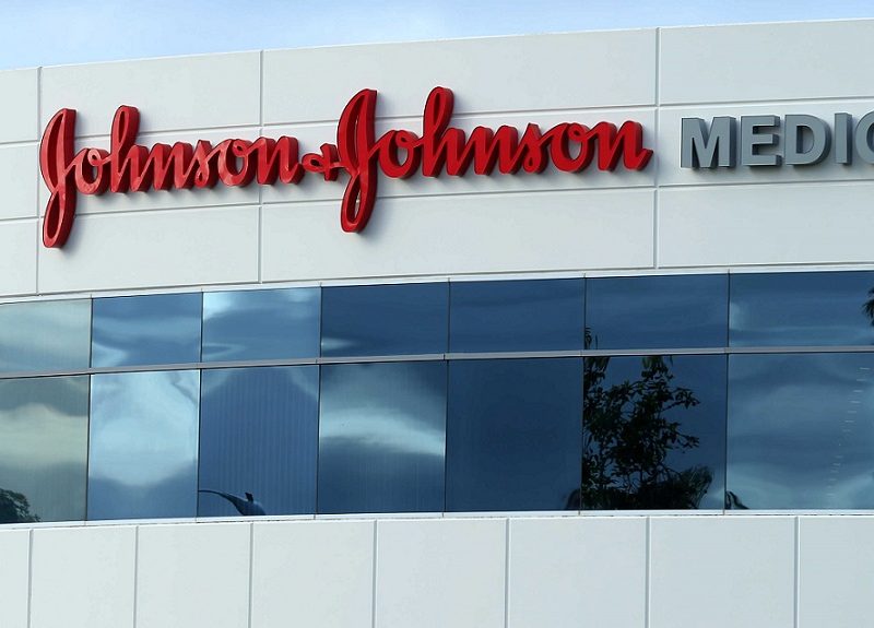 Johnson & Johnson dejará de vender su talco para bebés en EE.UU. y Canadá