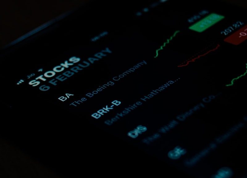 Bolsas caen presionadas por relación comercial entre EEUU y China