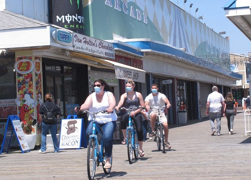 Aumentan muertes en EE.UU. por COVID-19 y dificultades para implementar medidas de prevención