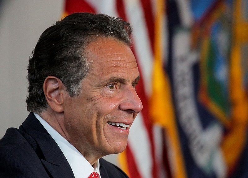 Gobernador de Nueva York firma ley de reforma policial