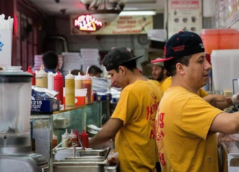 Se suman más iniciativas para ayudar a inmigrantes no elegibles para recibir asistencia federal COVID-19