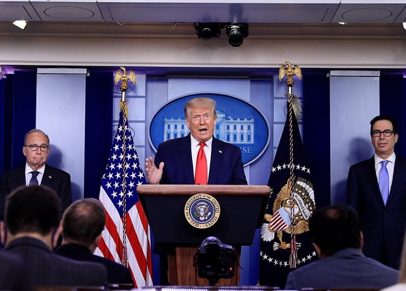 Trump celebra caída en tasa de desempleo: “la economía está resurgiendo”