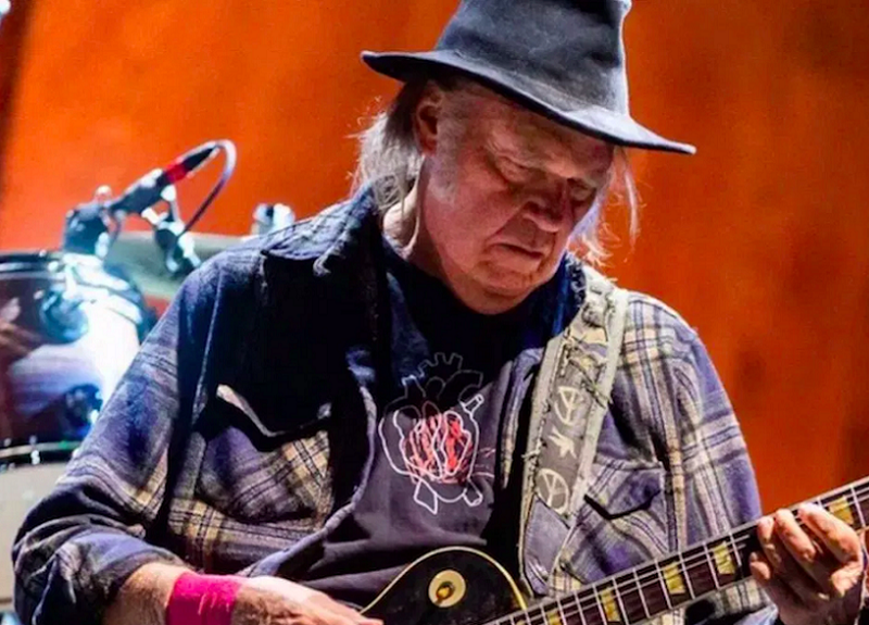Neil Young demanda a la campaña de Trump por violar sus derechos de autor