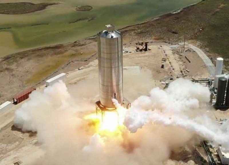 SpaceX lanza al espacio 57 satélites para servicio de internet