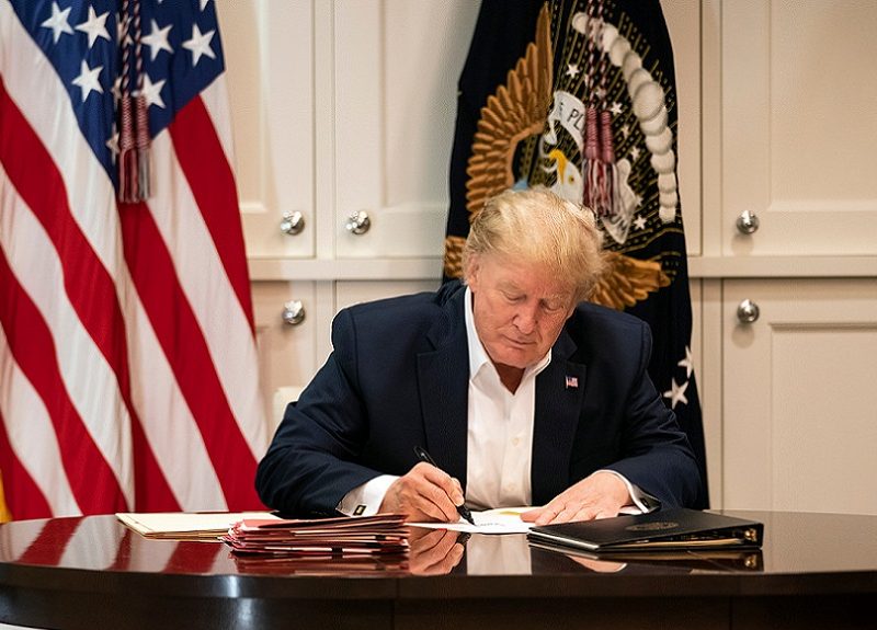 Trump “estable”, podría volver a la Casa Blanca el lunes, dicen sus médicos