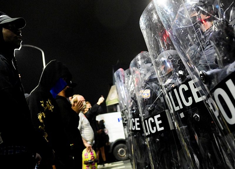 Más disturbios en Filadelfia tras muerte de hombre negro en tiroteo policial