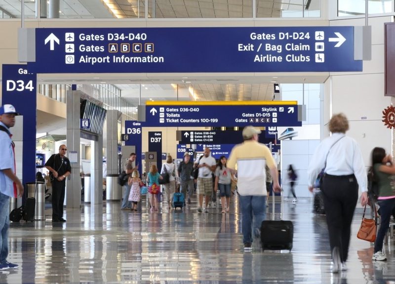 Tormenta invernal que se extiende de Texas a Maine deja más de 5,000 vuelos cancelados