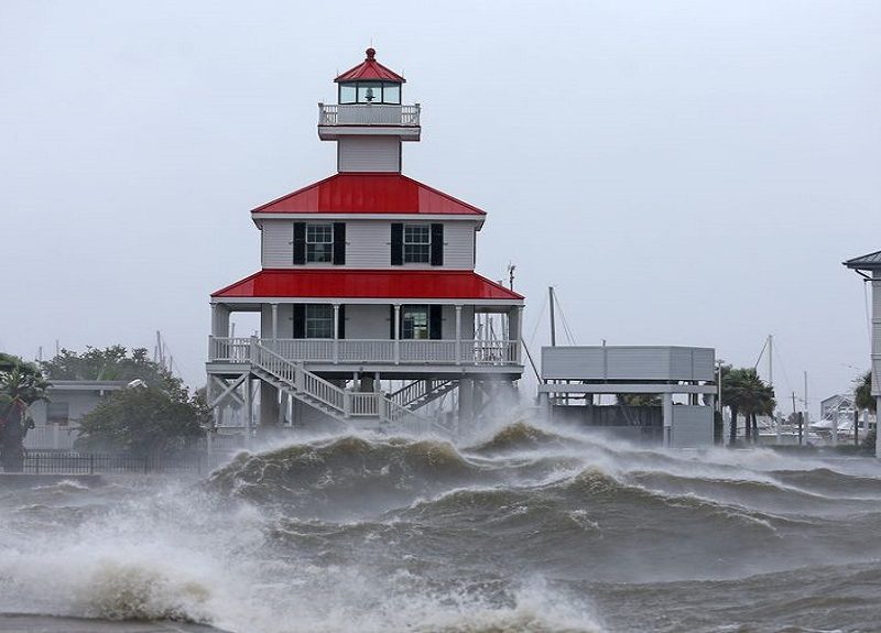 Biden anima a los afectados por el huracán Ida