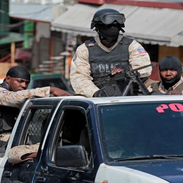 El primer ministro de Haití promete recuperar el país tras arribo de primeros policías kenianos