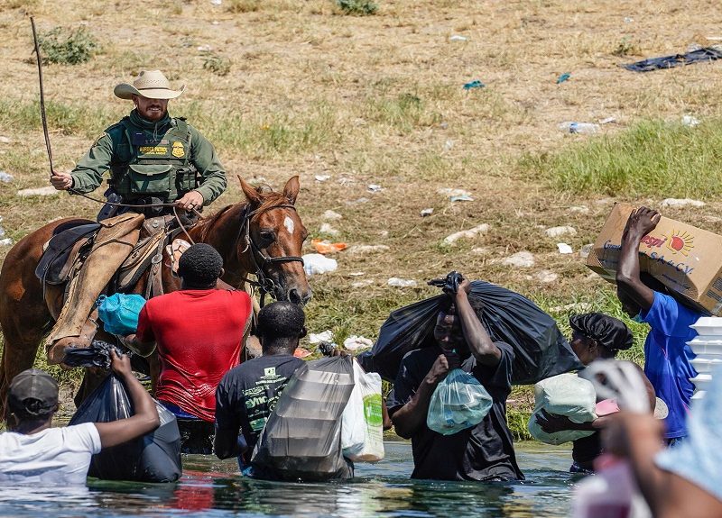 EE. UU. despeja campamento en el que se aglomeraban miles de haitianos