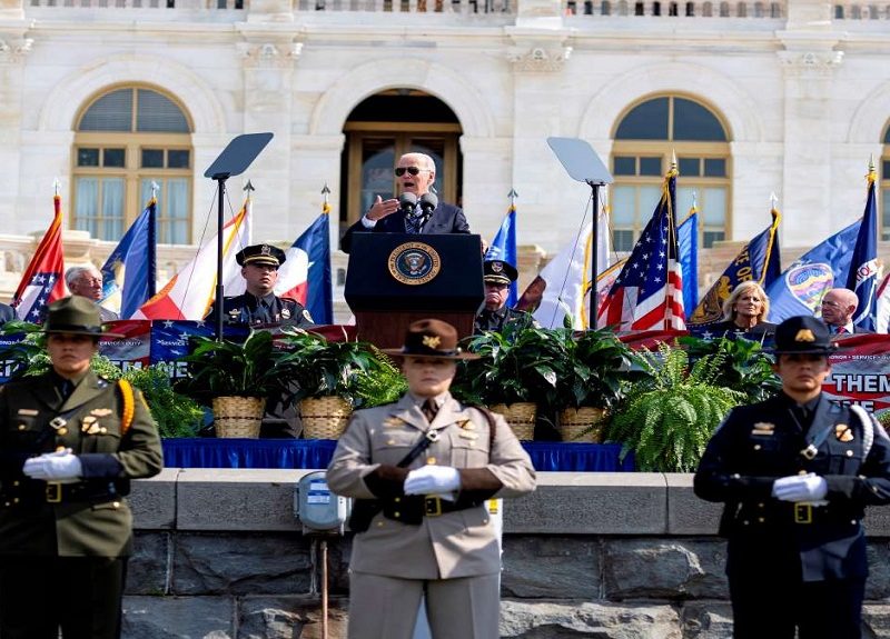 Biden: ser policía hoy “más difícil que nunca”
