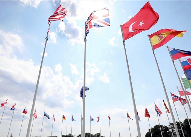 La OTAN expulsa a ocho miembros de la Misión rusa