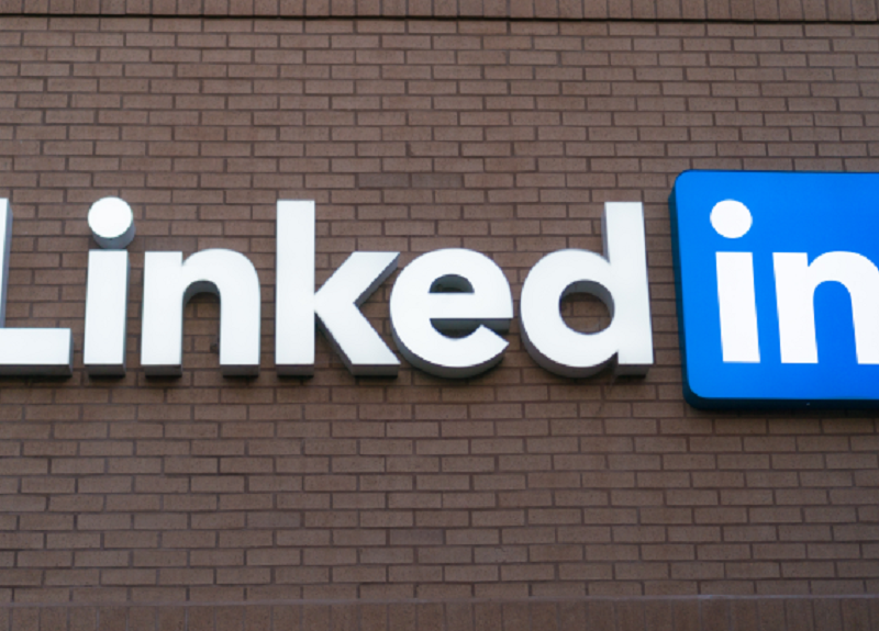 Cómo LinkedIn desbancó a otros gigantes tecnológicos en China y por qué se va ahora