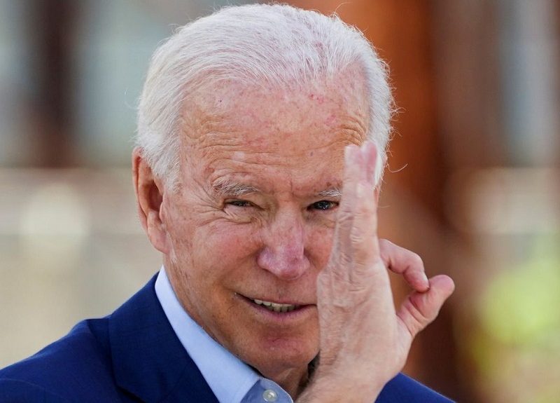 Médicos extirpan pólipo benigno al presidente Joe Biden