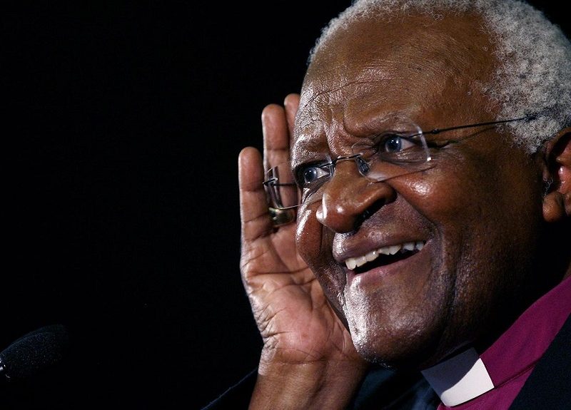 Desmond Tutu, activista sudafricano contra el apartheid, muere a los 90 años