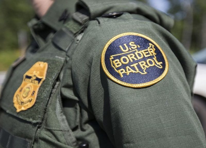 Migrantes rusos y ucranianos acampan en frontera norte de México