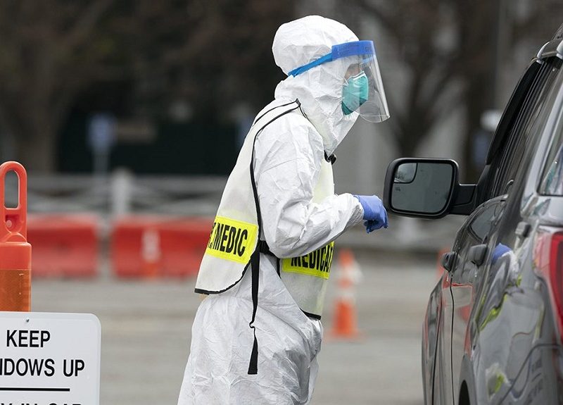 EE. UU. evalúa exigir prueba negativa a casos asintomáticos de COVID-19 ante avance de ómicron