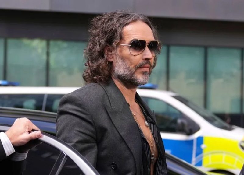 Russell Brand se declara inocente de los cargos de violación y agresión sexual