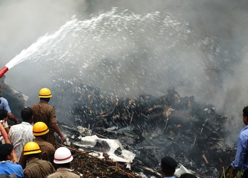Al menos un pasajero sobrevive al accidente aéreo de Air India: “Tras despegar, hubo un ruido fuerte y el avión se estrelló”