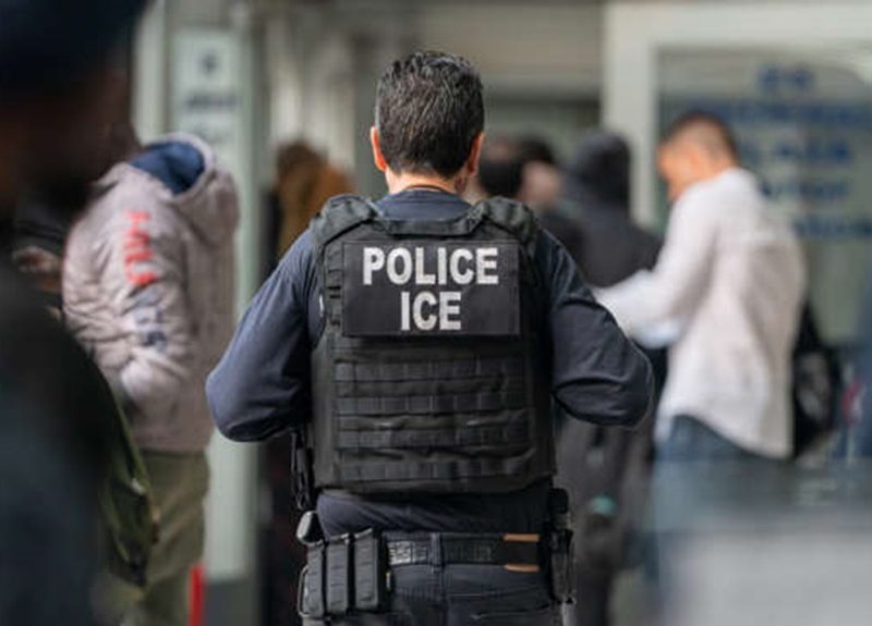 ICE emite orden de detención migratoria contra periodista salvadoreño Mario Guevara