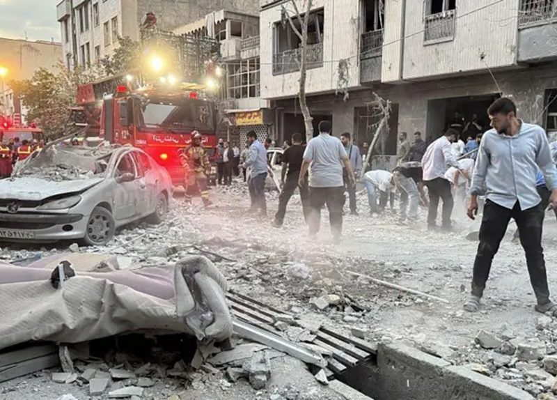 Israel continúa con sus ataques contra objetivos militares y nucleares en Irán